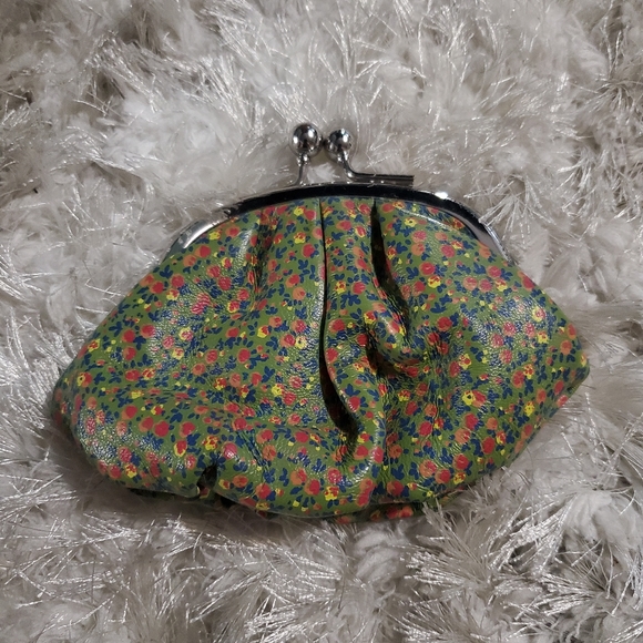 BlackPoppy / Charming Charlie Floral Wallet and Coin Pouch Set - Picture 8 of 12